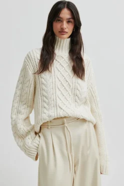 Dame Second Female Strik>Auburn Knit T-Neck