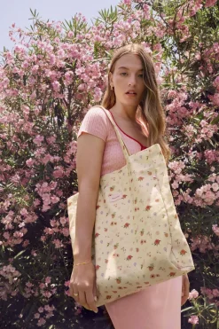 Dame Maanesten Shoppere><noscript><img width=