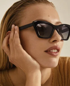 DAKOTA kantet cat-eye solbriller sort-Pilgrim Online