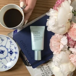 Clearance DayWear Sheer Tinted Moisturizer SPF 15 Ansigt