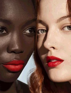 Best Flawless Finish Skincaring Foundation Ansigt