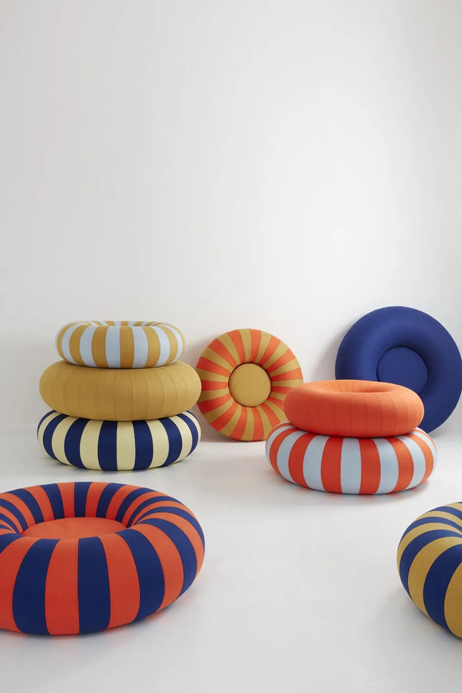 Studio About Møbler>FLOAT, SMALL, BLUE/OCHRE