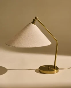 Gubi Bordlamper>Gräshoppa Table Lamp, Fabric Shade, EU Base: Shiny Brass, Sh