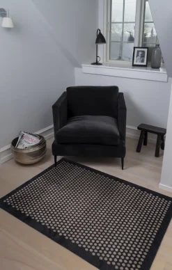 Clearance Løber 130x90 cm, dot sort/sand Gulvtæpper