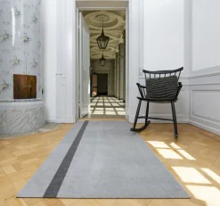 Tica Copenhagen Gulvtæpper>Løber, 130x90 cm, stripe vertical lysegrå/steelgrey