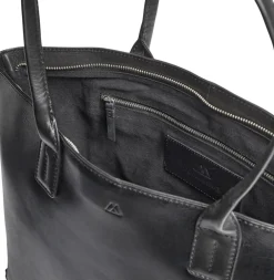 Dame Markberg Shoppere><noscript><img width=