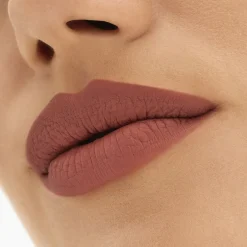 Hot Locked Kiss 24HR Lipstick Læber