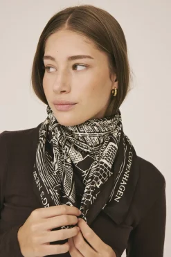 Clearance Magasin Iconic Scarf 83x83cm Dame Halstørklæder & Tørklæder