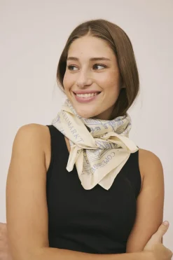 Magasin Iconic Scarf 83x83cm Dame Halstørklæder & Tørklæder