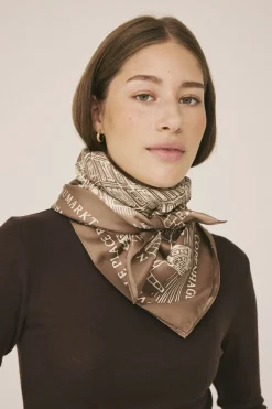 Hot Magasin Iconic Scarf 83x83cm Dame Halstørklæder & Tørklæder