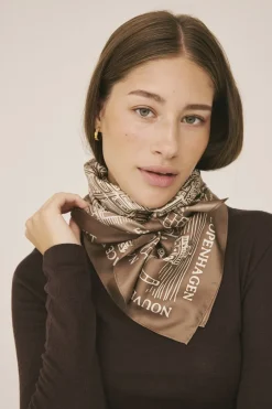 Hot Magasin Iconic Scarf 83x83cm Dame Halstørklæder & Tørklæder