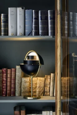 Gubi Trådløse Lamper>Multi-Lite Portable Lamp, EU Base: Brass, Shade: Black Semi