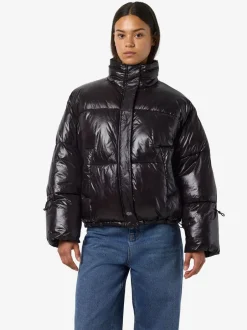 Dame Noisy may Jakker & Frakker><noscript><img width=