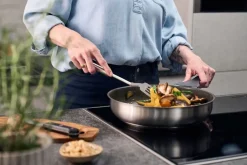 Outlet Simplify Stegepande, 24 cm, 18/10 rustfrit stål, Keramisk be Gryder & Pander