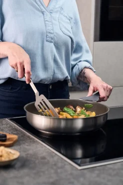 Discount Simplify Stegepande, 28 cm, 18/10 rustfrit stål, Keramisk be Gryder & Pander