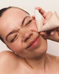 Hot SKIN TINT MOISTURISER SPF15 Ansigt|Solpleje