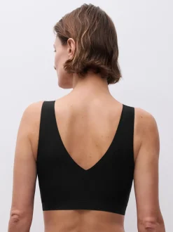 Dame Chantelle Bh'Er><noscript><img width=