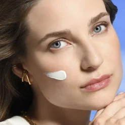 Outlet UV Defense Protective Hydrating Fluid SPF50+ Solpleje